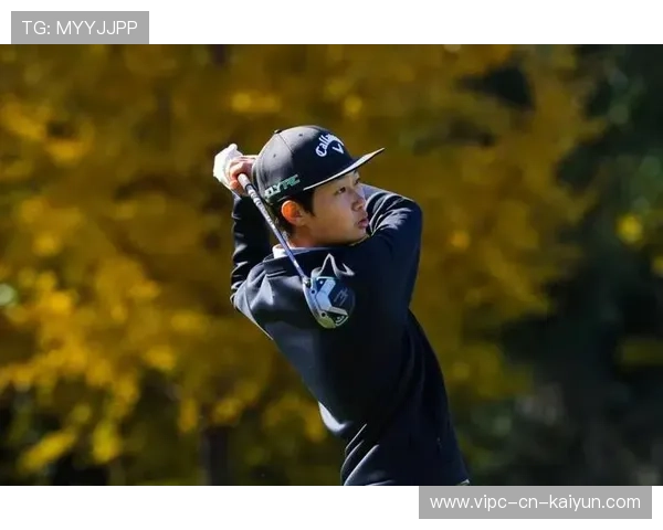 中国高尔夫球员许赢夺得女子中巡个人第三冠，许亚军高尔夫